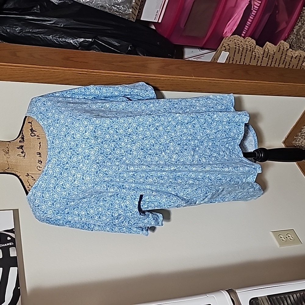 2xl lularoe blue and white floral Irma.